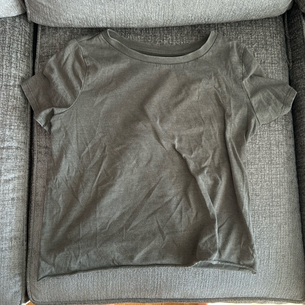 EUC art class army green T-shirt
